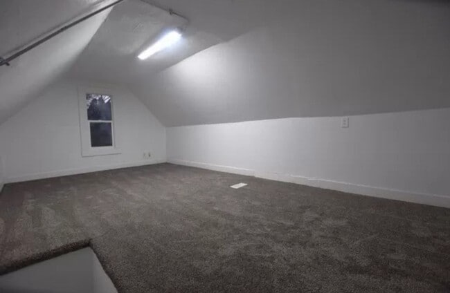 Building Photo - Beautiful Three Bedroom!