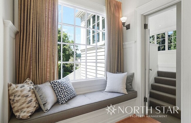 Building Photo - Live in a National Historic Home