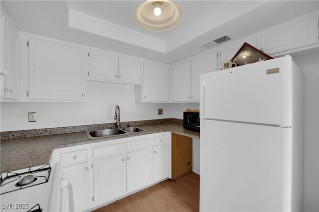 Building Photo - 2248 Short Pine Dr