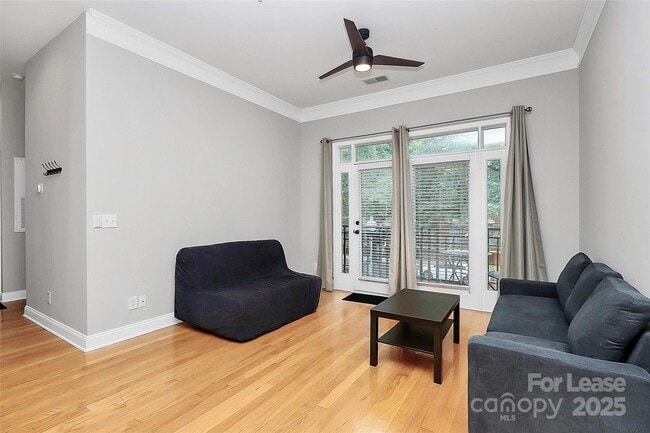 Building Photo - 793 Garden District Dr