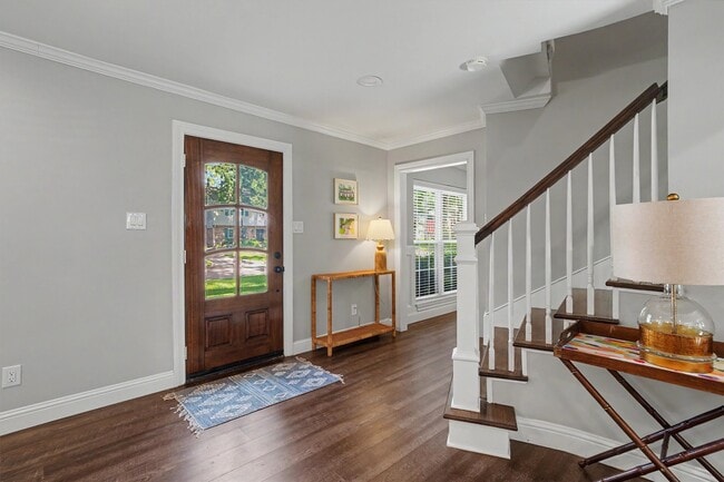 Building Photo - 726 Thistlewood Dr
