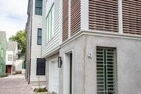 Building Photo - 4 Sanctuary Ct