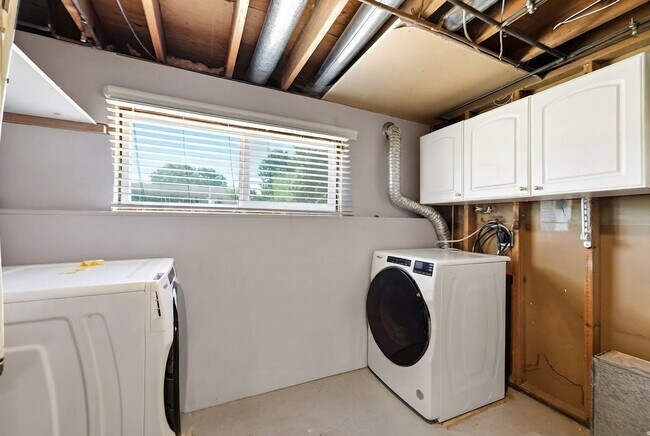 Building Photo - 599 E Millcreek Way