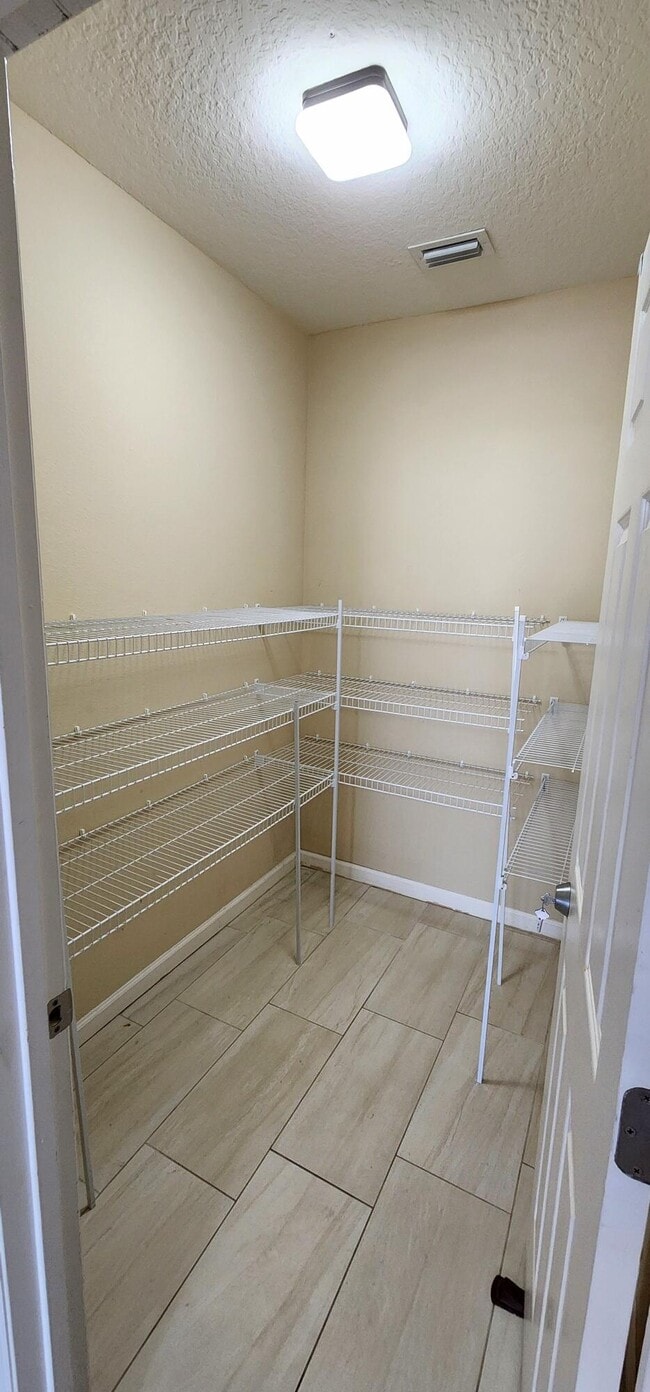 Building Photo - 2402 Okalani St