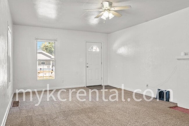 Building Photo - 1131 Hasbrook Ave