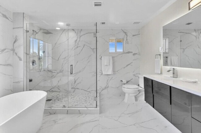 Building Photo - 2609 Center Ave