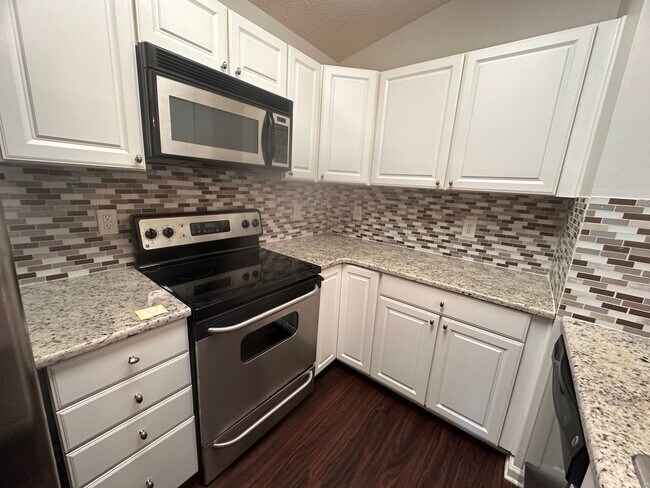 Building Photo - Cozy 2BR 2BA Condo in High Point