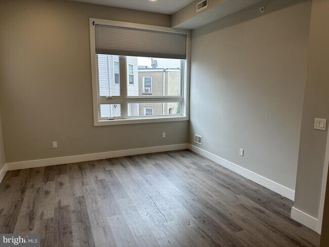 Building Photo - 907 Leland St