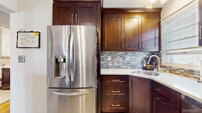 Building Photo - 156-40 76th St