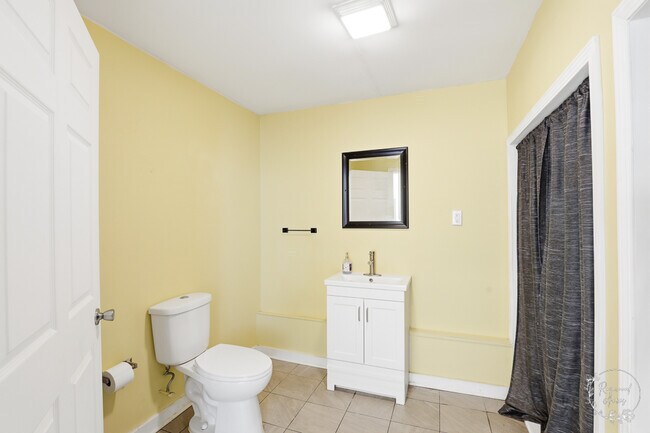 Building Photo - 19 S Green St