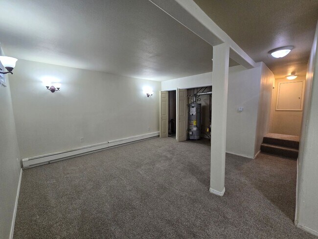 Building Photo - Large Beautiful South Hill Home! Available...