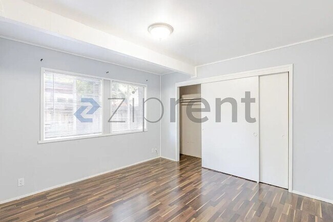 Building Photo - 709 Adeline Pl