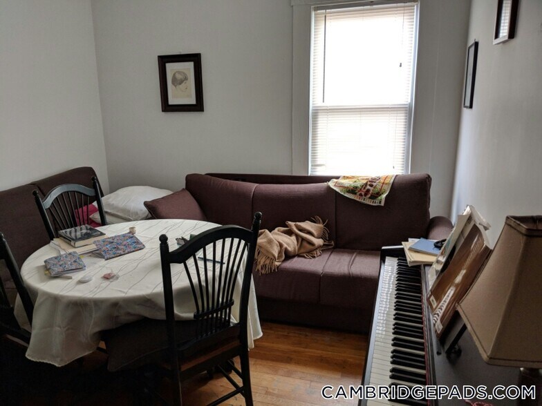 Building Photo - 148 5th St