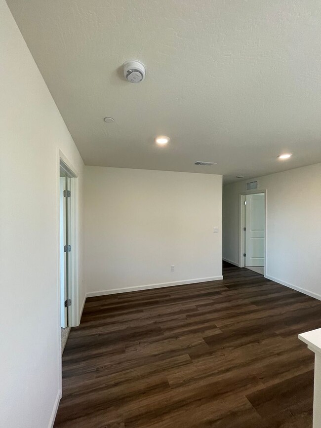 Building Photo - Beautiful New Home – Ready for Immediate M...