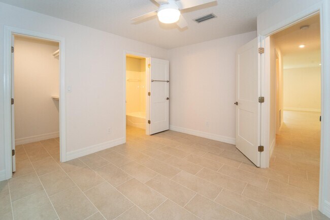 Building Photo - 22 1/2 Fancher Ct