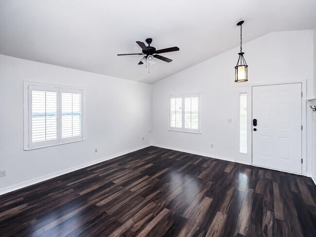 Building Photo - 405 Island View Cir