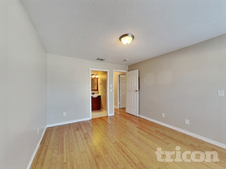 Building Photo - 13344 Laraway Dr