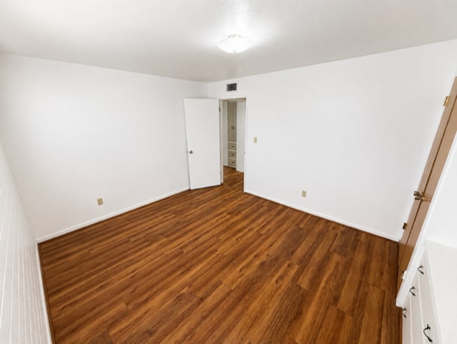 Building Photo - 420 W Clark St