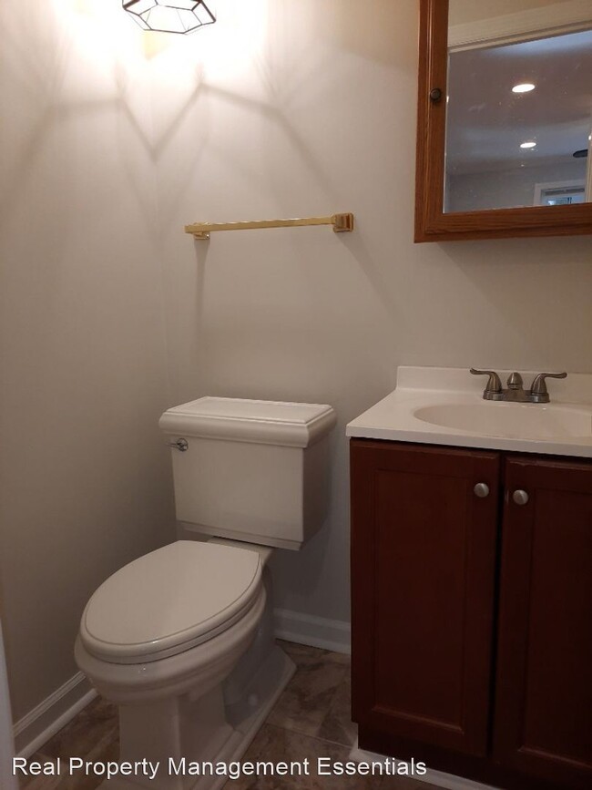 Building Photo - 3 br, 3.5 bath House - 115 Oakway Road
