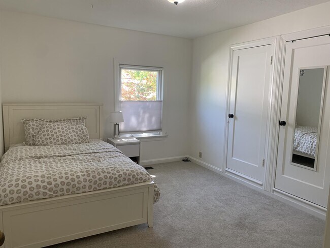 Building Photo - 531 Tamalpais Dr