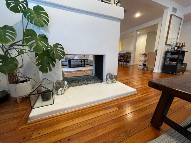 Building Photo - Large home with private yard