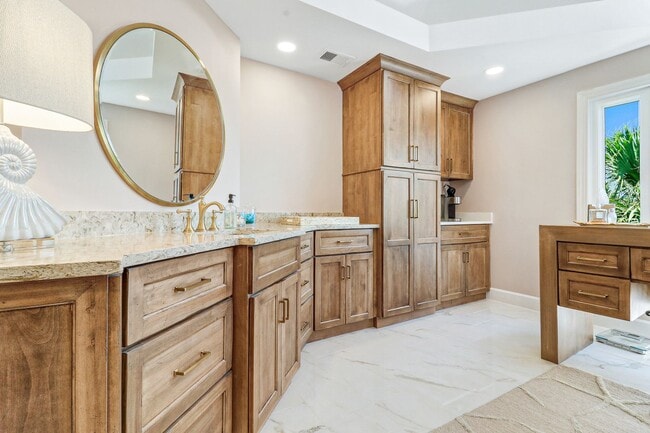 Building Photo - Spectacular Sea Pines Home - Marsh/Water Views!