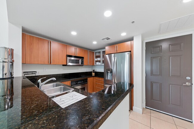 Building Photo - 610 Clematis St