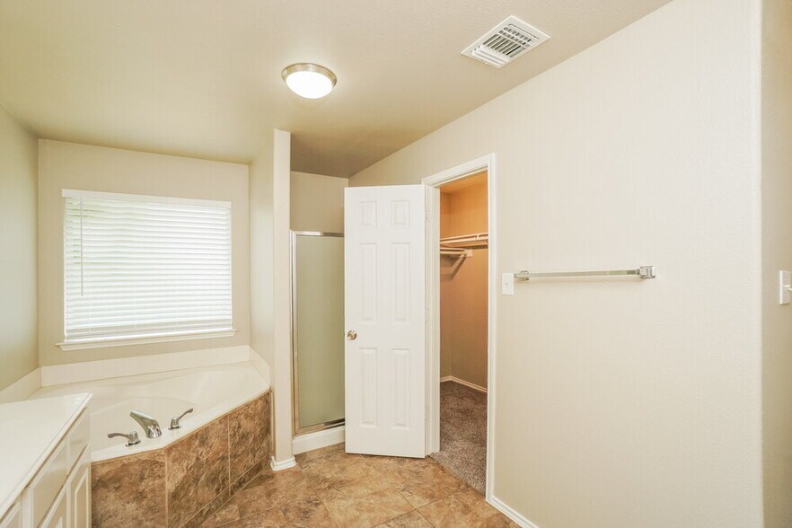 Building Photo - 5523 Red Canyon