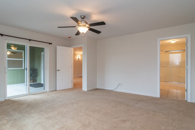 Building Photo - 233 Palmdale Ave