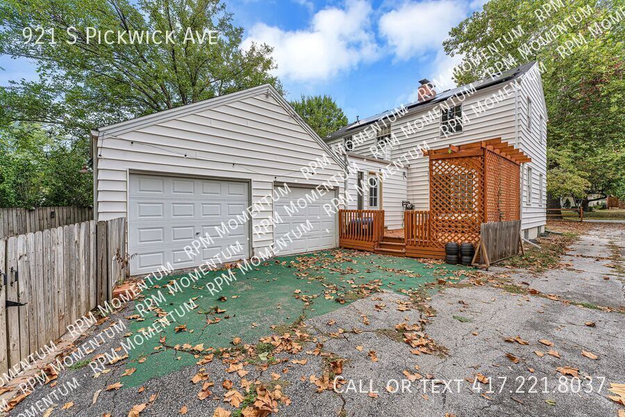 Building Photo - 921 S Pickwick Ave