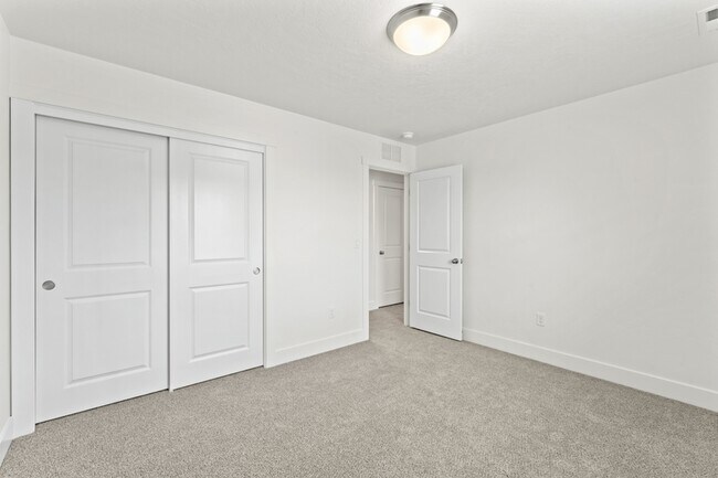 Building Photo - 1673 N Solterra Ln