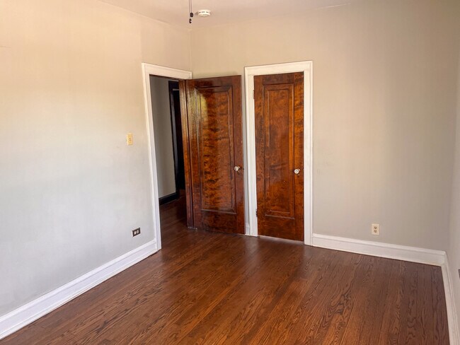 Building Photo - 1526 W 89th St