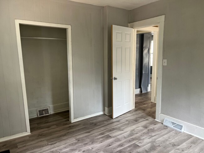 Building Photo - SPACIOUS 3 BEDROOM HOME READY TO WELCOME YOU