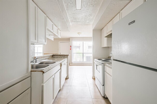 Building Photo - 6633 W Airport Blvd