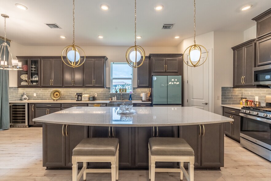 Kitchen - 15347 Turin Dr