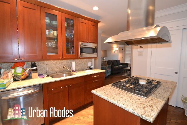 Building Photo - 1406 W Cornelia Ave