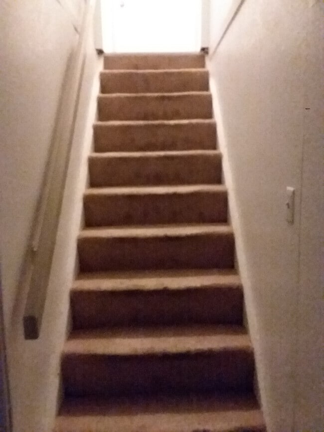 Building Photo - 225 W 1st St