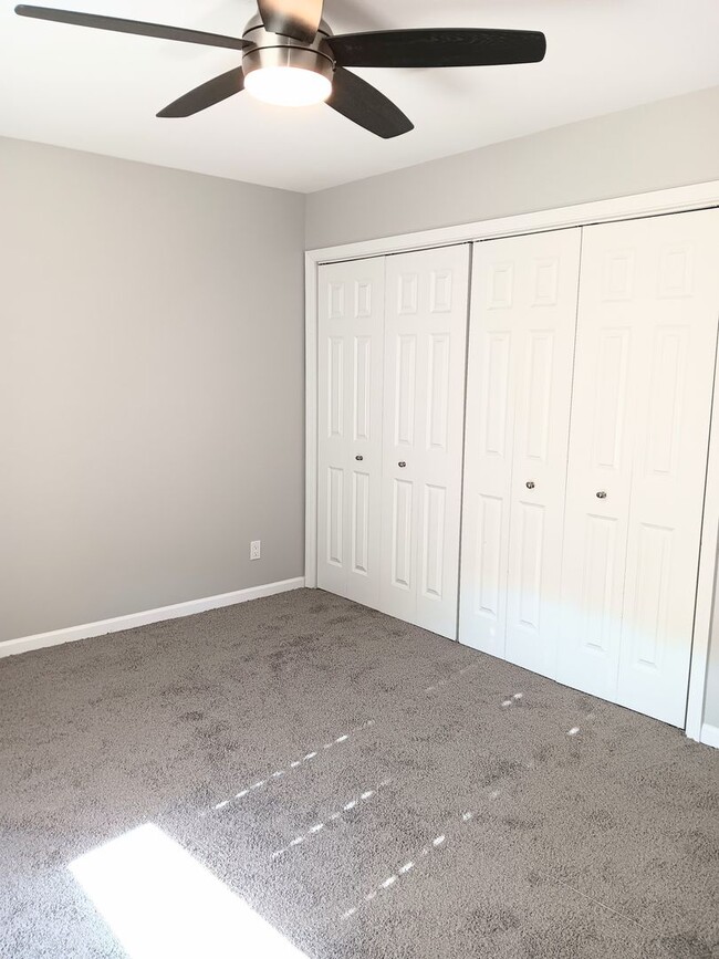 Building Photo - Spacious Condo with Modern Comforts
