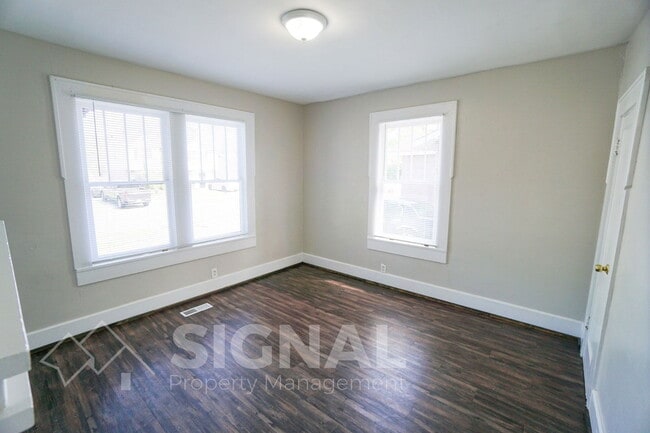 Building Photo - 1785 Steiner Ave SW