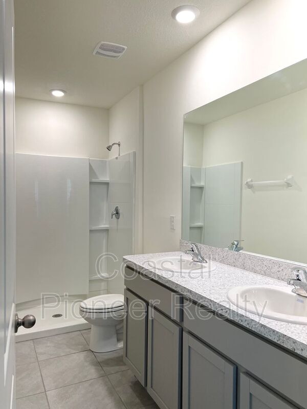 Building Photo - 5330 Dragonfly Dr