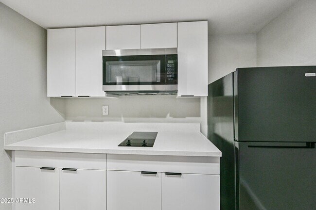 Building Photo - 3025 N 32nd St