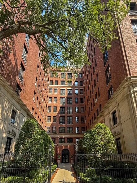 Building Photo - 400 W Deming Pl