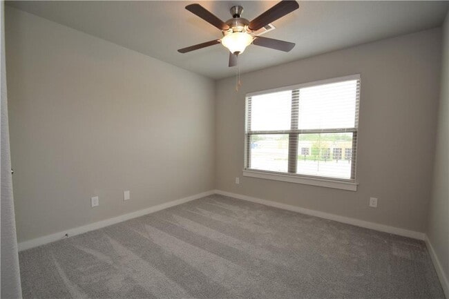Building Photo - 422 Rineel Ave