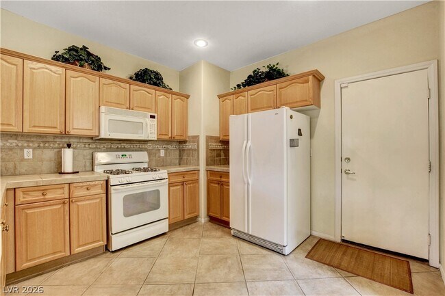 Building Photo - 251 Queens Ct