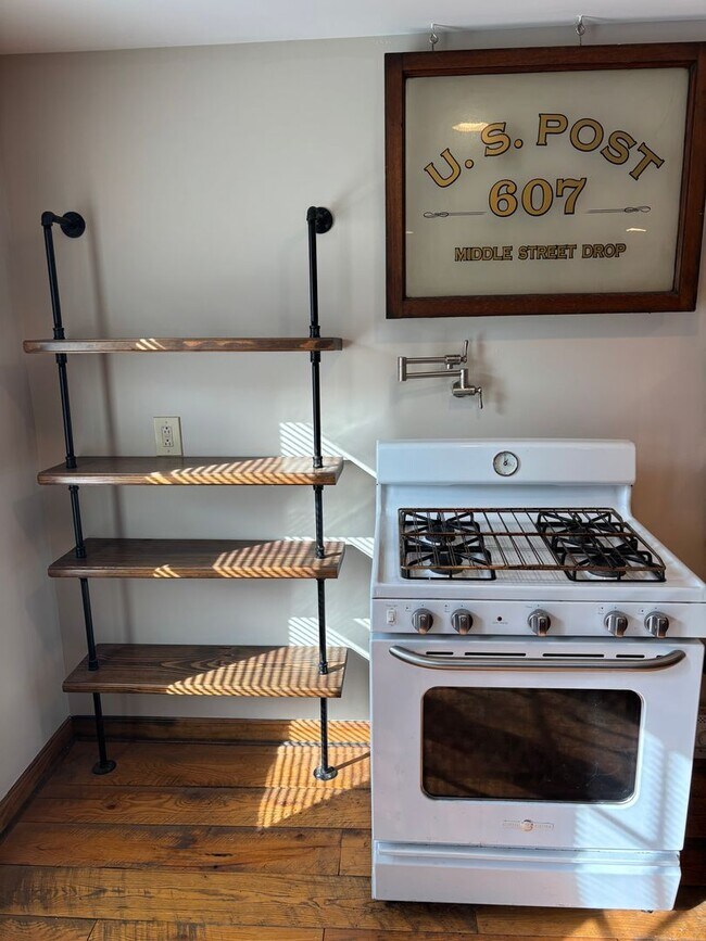 Building Photo - BEAUTIFUL, BRIGHT AND OPEN 1 BED, 1 BATH  HOUSE IN HEART OF NORTHSIDE- AVAIL NOW!