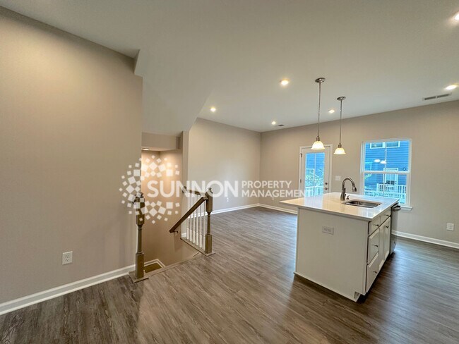 Building Photo - 3 Bedroom Townhome in Mountain Island