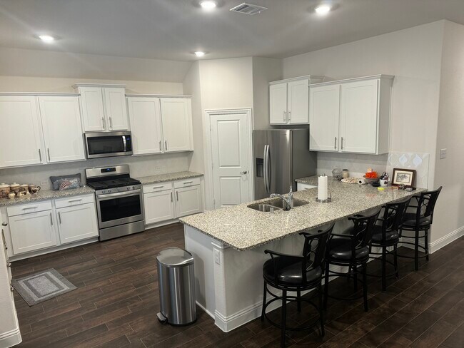 Kitchen - 4627 Shivers Ln