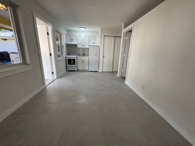 Building Photo - 110 Cascade Ln