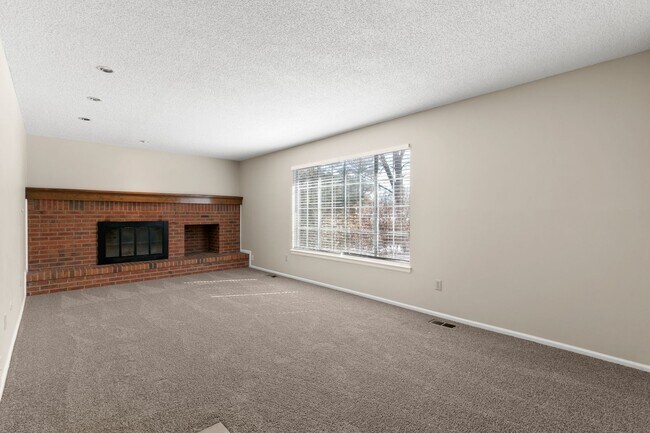 Building Photo - House in Littleton with Great Outdoor Space