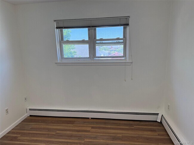 Building Photo - 347 Quincy Ave